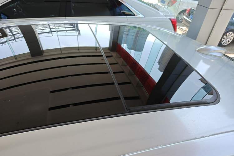 Used Hongqi H5 2024 2.0T Automatic Smart Connect Flagship Edition Roof