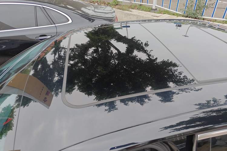 Used Hongqi H5 2024 2.0T Automatic Smart Connect Flagship Edition Roof