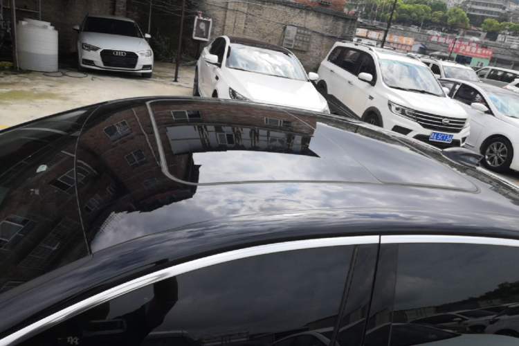 Used Hongqi H5 2024 2.0T Automatic Smart Connect Flagship Edition Roof