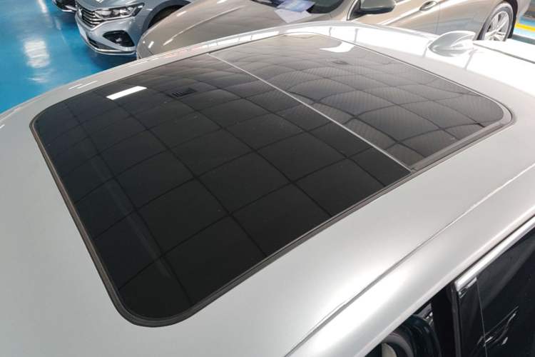 Used Hongqi H5 2024 1.5T DCT Smart Connect Flagship Edition Roof