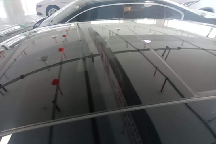 Used Hongqi H5 2024 2.0T Automatic Smart Connect Flagship Edition Roof