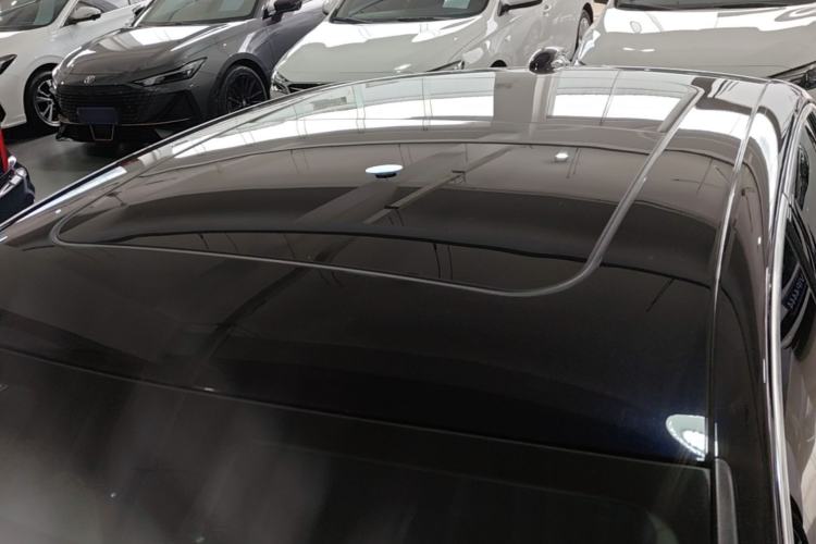 Used Hongqi H5 2024 2.0T Automatic Smart Connect Flagship Edition Roof