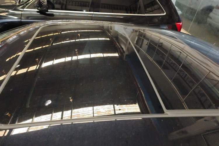 Used Hongqi H5 2024 2.0T Automatic Smart Connect Flagship Edition Roof