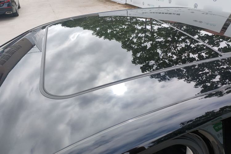 Used Hongqi H5 2024 2.0T Automatic Smart Connect Flagship Edition Roof