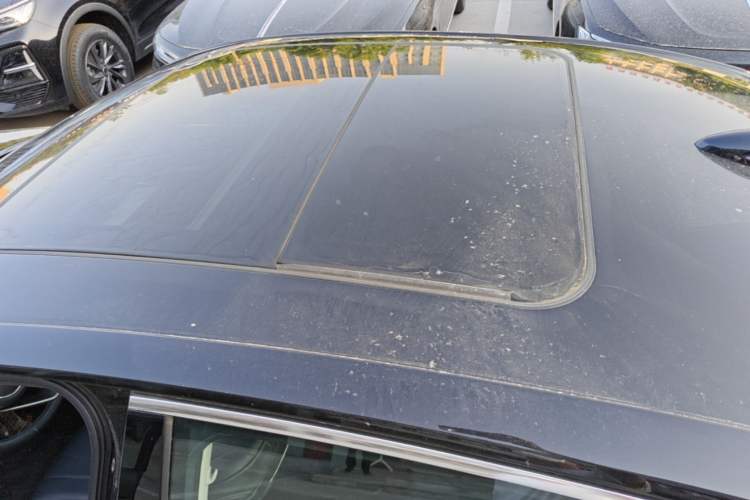 Used Hongqi H5 2024 1.5T DCT Smart Connect Flagship Edition Roof
