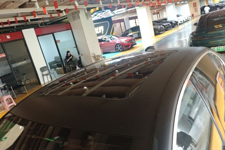 Used Hongqi H5 2024 2.0T Automatic Smart Connect Flagship Edition Roof