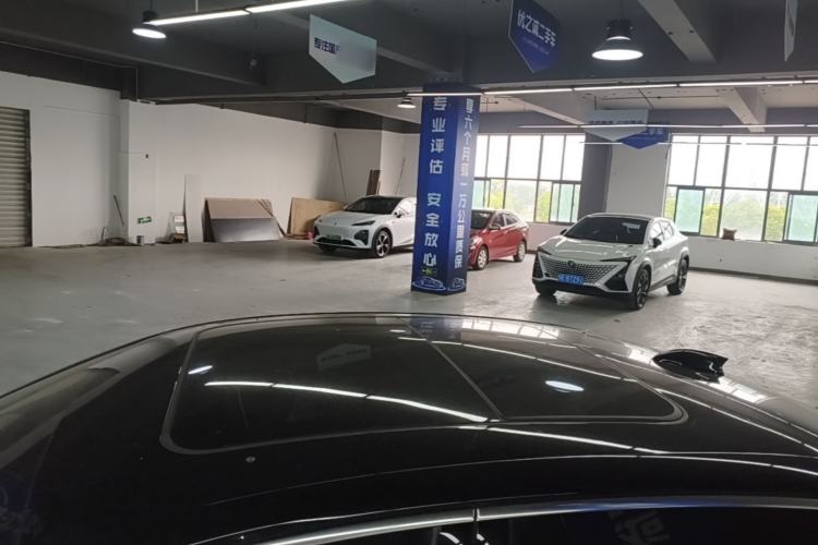 Used Hongqi H5 2024 2.0T Automatic Smart Connect Flagship Edition Roof