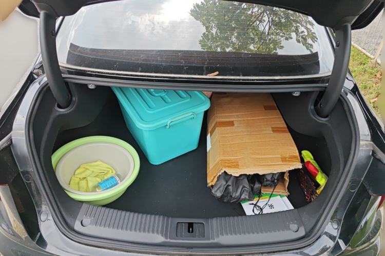 Used Hongqi H5 2024 2.0T Automatic Smart Connect Flagship Edition Trunk