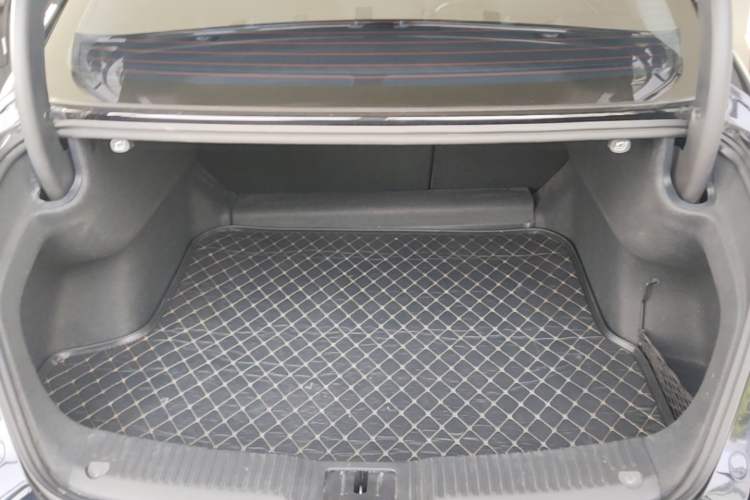 Used Hongqi H5 2024 1.5T DCT Smart Connect Flagship Edition Trunk