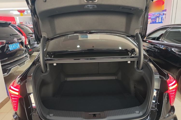 Used Hongqi H5 2024 2.0T Automatic Smart Connect Flagship Edition Trunk