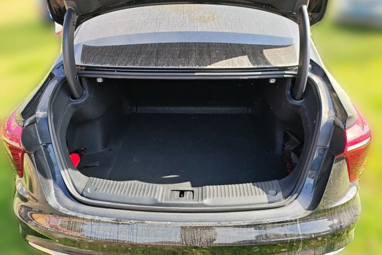 Used Hongqi H5 2024 2.0T Automatic Smart Connect Flagship Edition Trunk