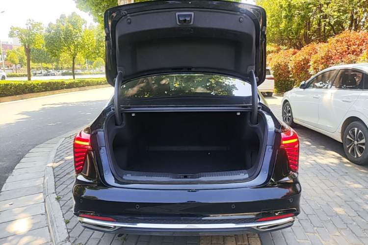 Used Hongqi H5 2024 2.0T Automatic Smart Connect Flagship Edition Trunk