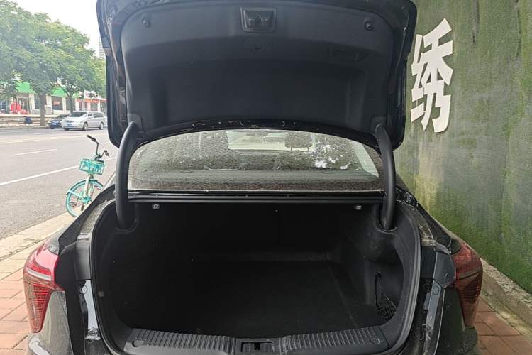 Used Hongqi H5 2024 1.5T DCT Smart Connect Flagship Edition Trunk