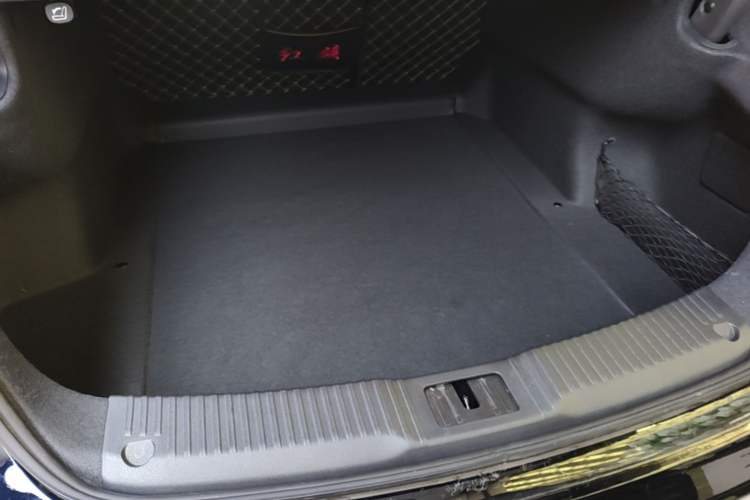 Used Hongqi H5 2024 2.0T Automatic Smart Connect Flagship Edition Trunk