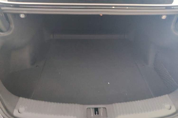 Used Hongqi H5 2024 2.0T Automatic Smart Connect Flagship Edition Trunk