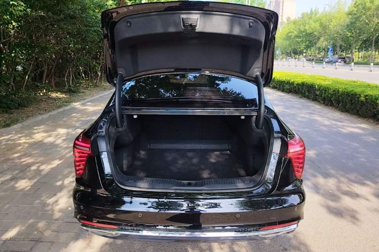 Used Hongqi H5 2024 1.5T DCT Smart Connect Flagship Edition Trunk