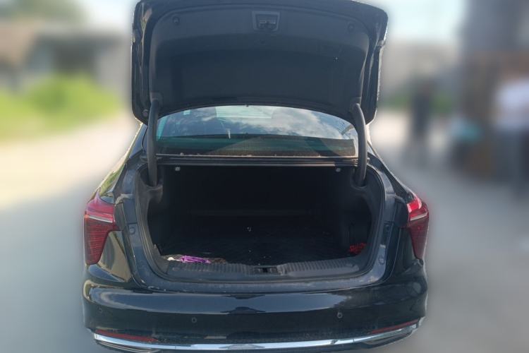 Used Hongqi H5 2024 2.0T Automatic Smart Connect Flagship Edition Trunk