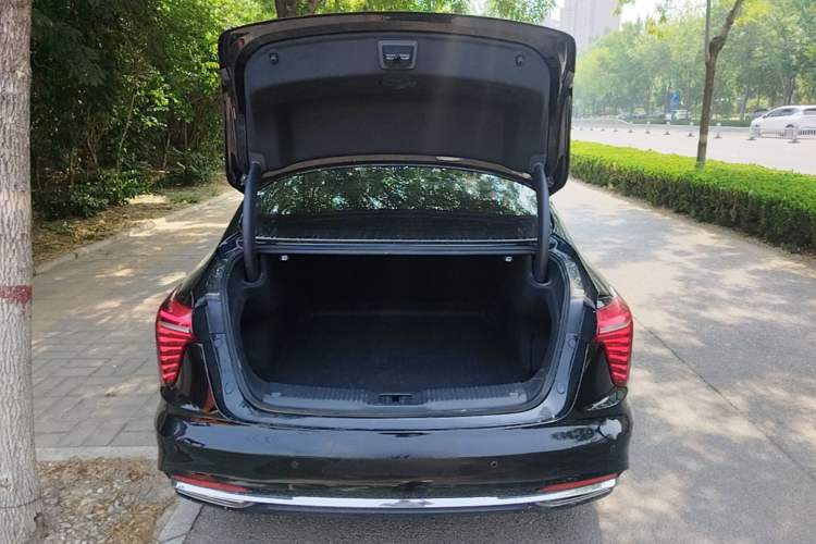 Used Hongqi H5 2024 1.5T DCT Smart Connect Flagship Edition Trunk