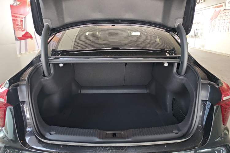 Used Hongqi H5 2024 2.0T Automatic Smart Connect Flagship Edition Trunk