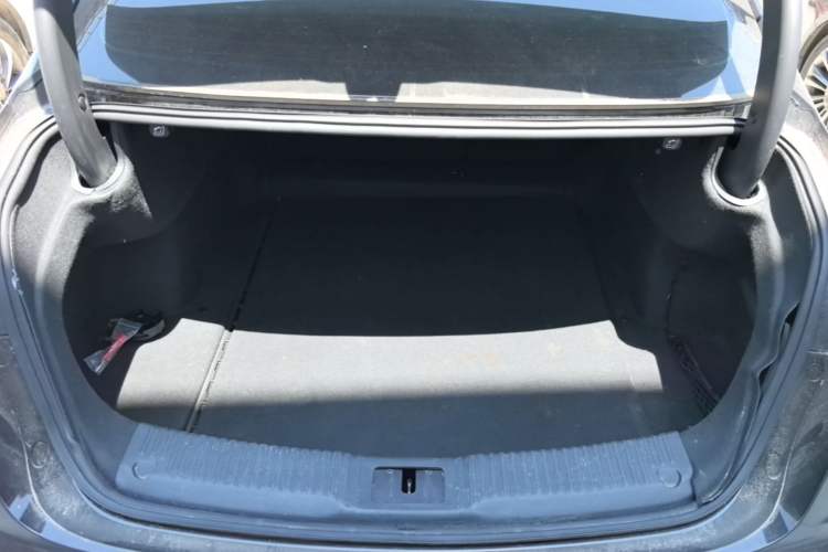 Used Hongqi H5 2024 1.5T DCT Smart Connect Flagship Edition Trunk