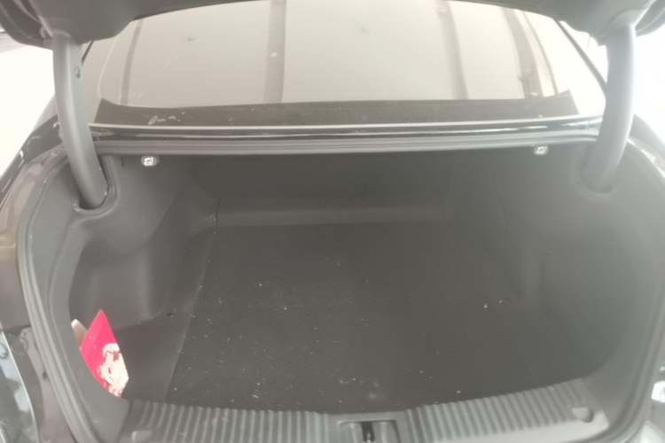 Used Hongqi H5 2024 2.0T Automatic Smart Connect Flagship Edition Trunk
