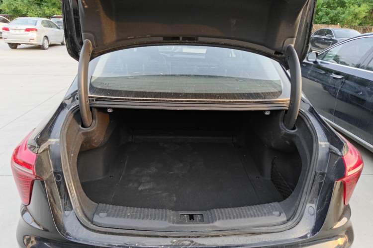 Used Hongqi H5 2024 1.5T DCT Smart Connect Flagship Edition Trunk