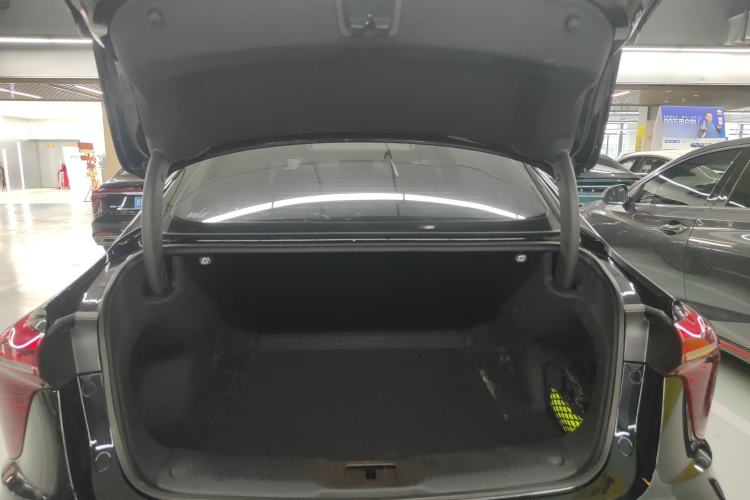 Used Hongqi H5 2024 2.0T Automatic Smart Connect Flagship Edition Trunk