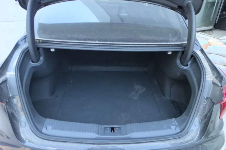 Used Hongqi H5 2024 1.5T DCT Smart Connect Flagship Edition Trunk