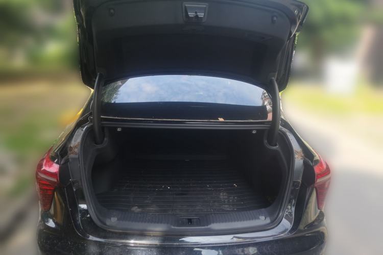 Used Hongqi H5 2024 2.0T Automatic Smart Connect Flagship Edition Trunk