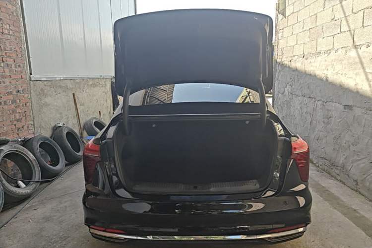 Used Hongqi H5 2024 1.5T DCT Smart Connect Flagship Edition Trunk