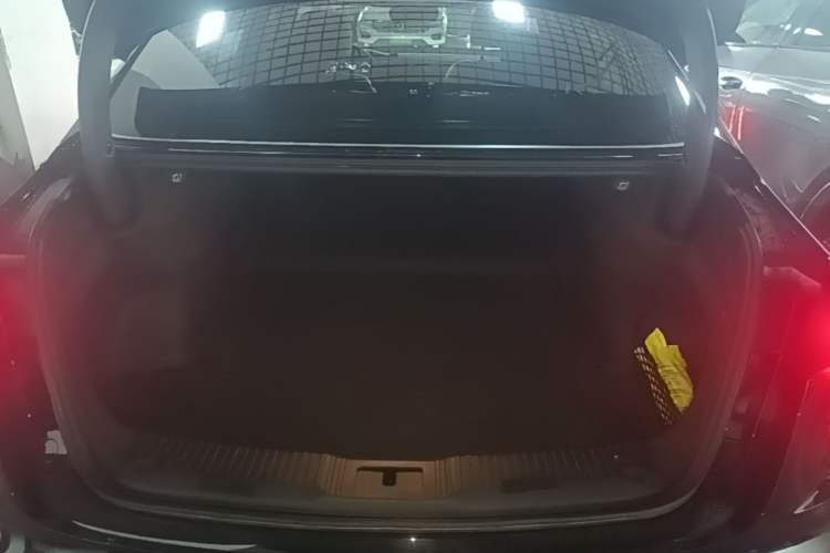 Used Hongqi H5 2024 2.0T Automatic Smart Connect Flagship Edition Trunk