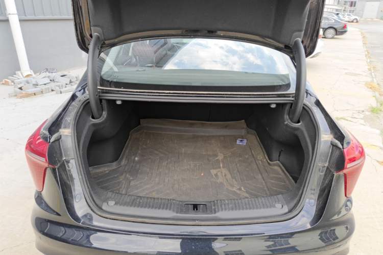 Used Hongqi H5 2024 1.5T DCT Smart Connect Flagship Edition Trunk