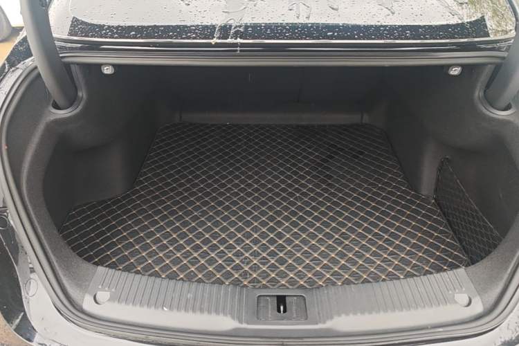Used Hongqi H5 2024 1.5T HEV Smart Connect Flagship Edition Trunk