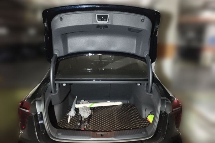 Used Hongqi H5 2024 2.0T Automatic Smart Connect Flagship Edition Trunk