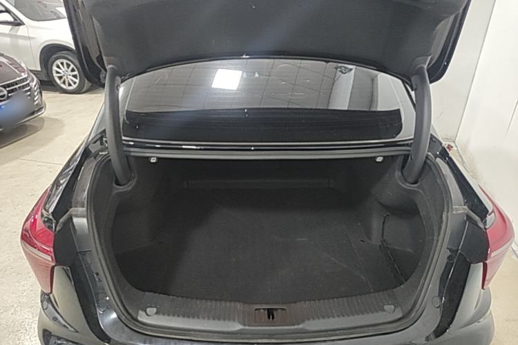 Used Hongqi H5 2024 2.0T Automatic Smart Connect Flagship Edition Trunk