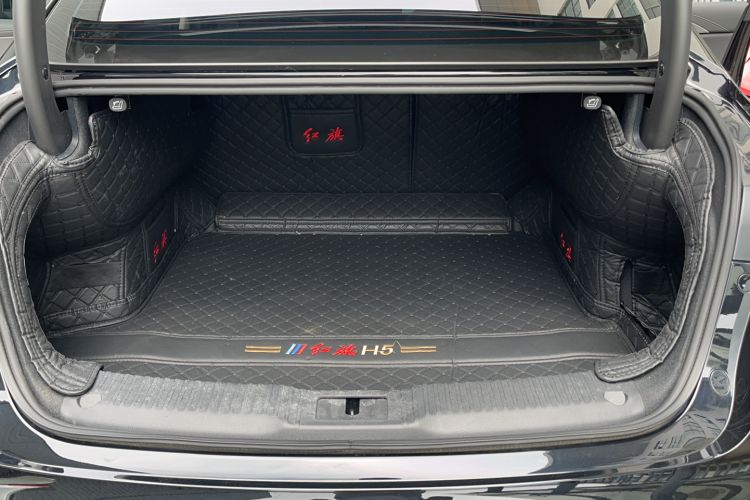 Used Hongqi H5 2024 2.0T Automatic Smart Connect Flagship Edition Trunk