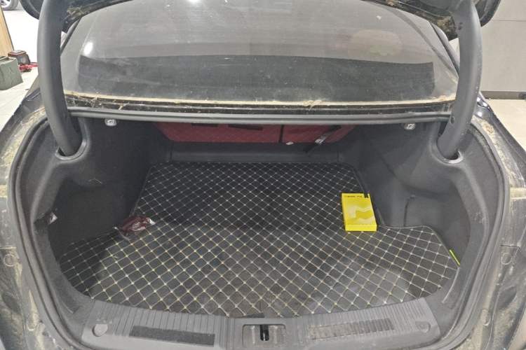Used Hongqi H5 2024 1.5T DCT Smart Connect Flagship Edition Trunk