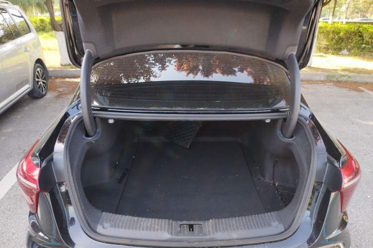 Used Hongqi H5 2024 1.5T DCT Smart Connect Flagship Edition Trunk