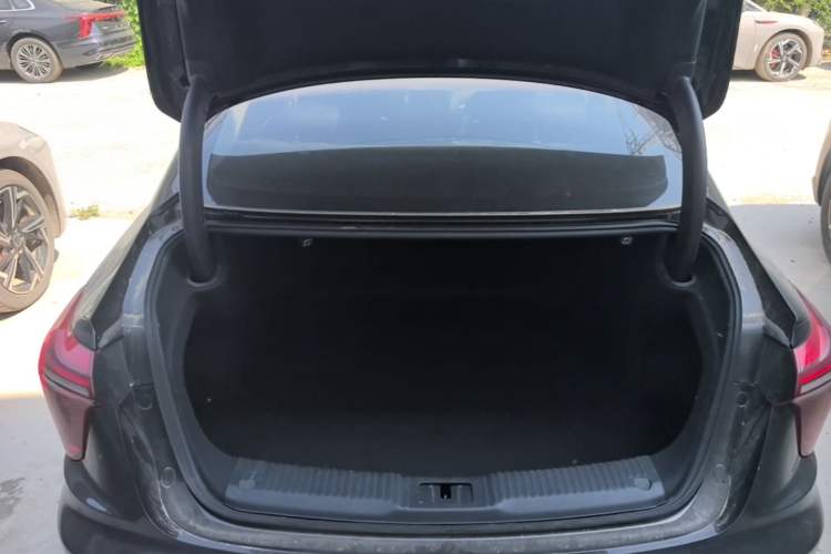 Used Hongqi H5 2024 1.5T DCT Smart Connect Flagship Edition Trunk