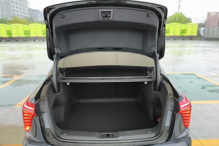 Used Hongqi H5 2024 1.5T DCT Smart Connect Flagship Edition Trunk