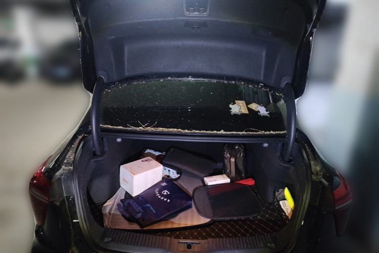 Used Hongqi H5 2024 2.0T Automatic Smart Connect Flagship Edition Trunk