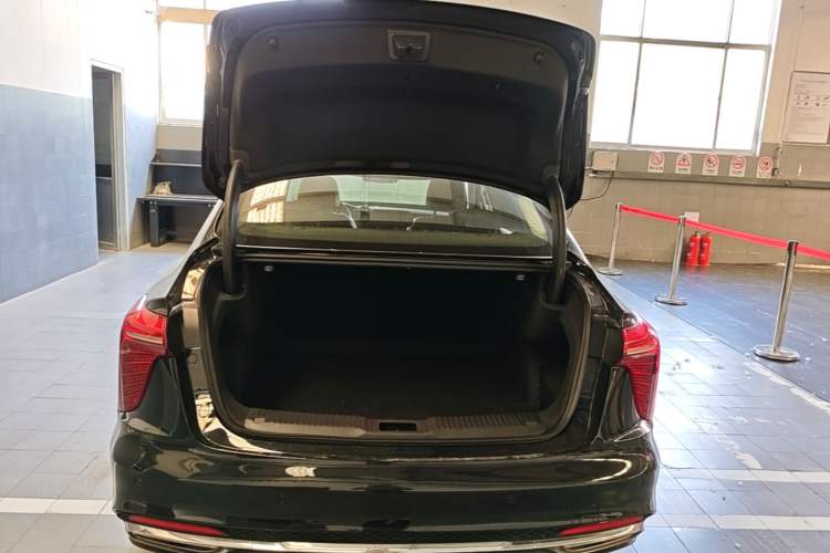 Used Hongqi H5 2024 1.5T DCT Smart Connect Flagship Edition Trunk