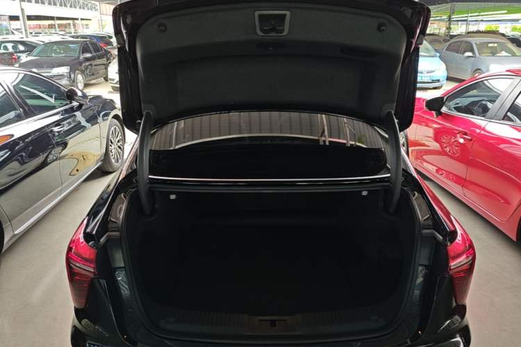 Used Hongqi H5 2024 2.0T Automatic Smart Connect Flagship Edition Trunk