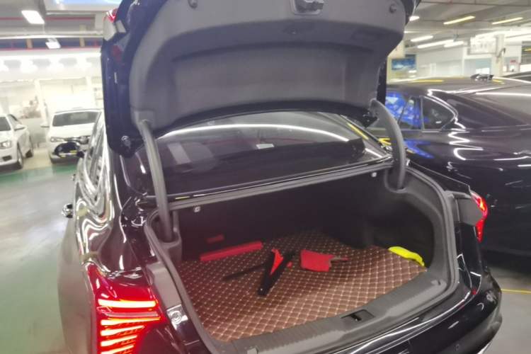 Used Hongqi H5 2024 2.0T Automatic Smart Connect Flagship Edition Trunk