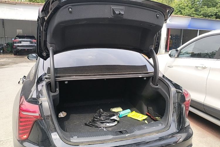Used Hongqi H5 2024 1.5T DCT Smart Connect Flagship Edition Trunk