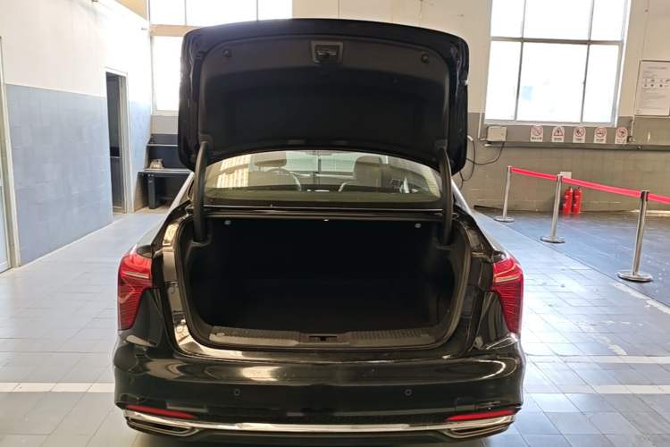 Used Hongqi H5 2024 1.5T DCT Smart Connect Flagship Edition Trunk