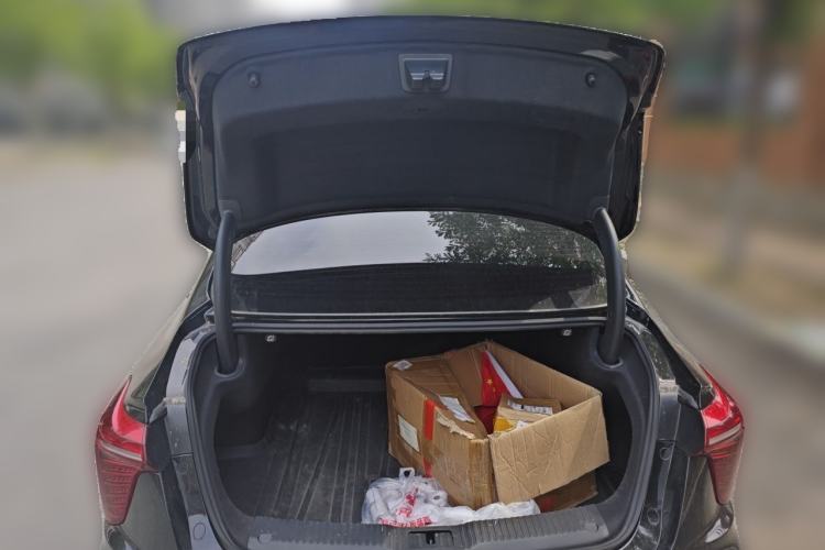 Used Hongqi H5 2024 2.0T Automatic Smart Connect Flagship Edition Trunk