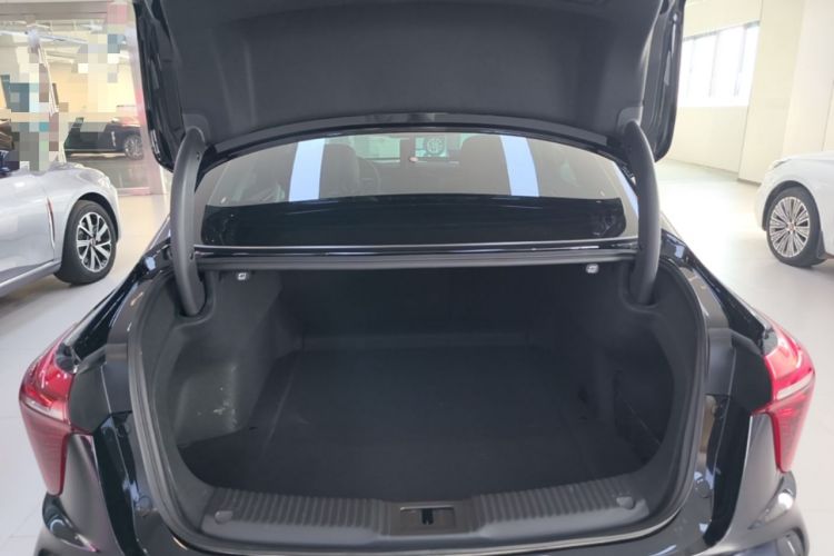 Used Hongqi H5 2024 2.0T Automatic Smart Connect Flagship Edition Trunk