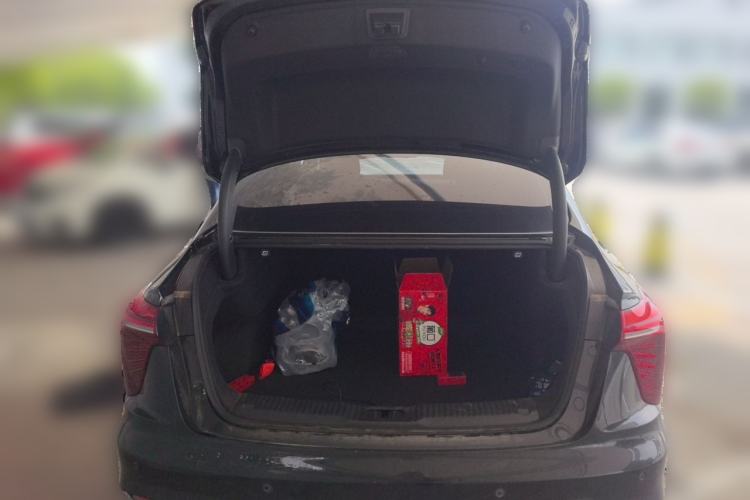 Used Hongqi H5 2024 2.0T Automatic Smart Connect Flagship Edition Trunk