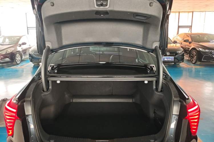 Used Hongqi H5 2024 1.5T DCT Smart Connect Flagship Edition Trunk